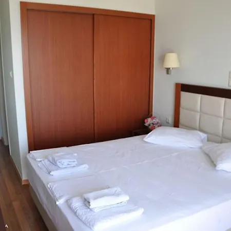 Elena Hotel 2*