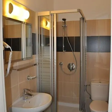 Hotel Elena 2*