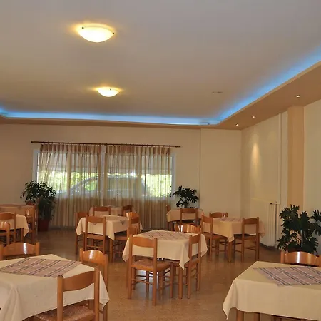 Hotel Elena 2*